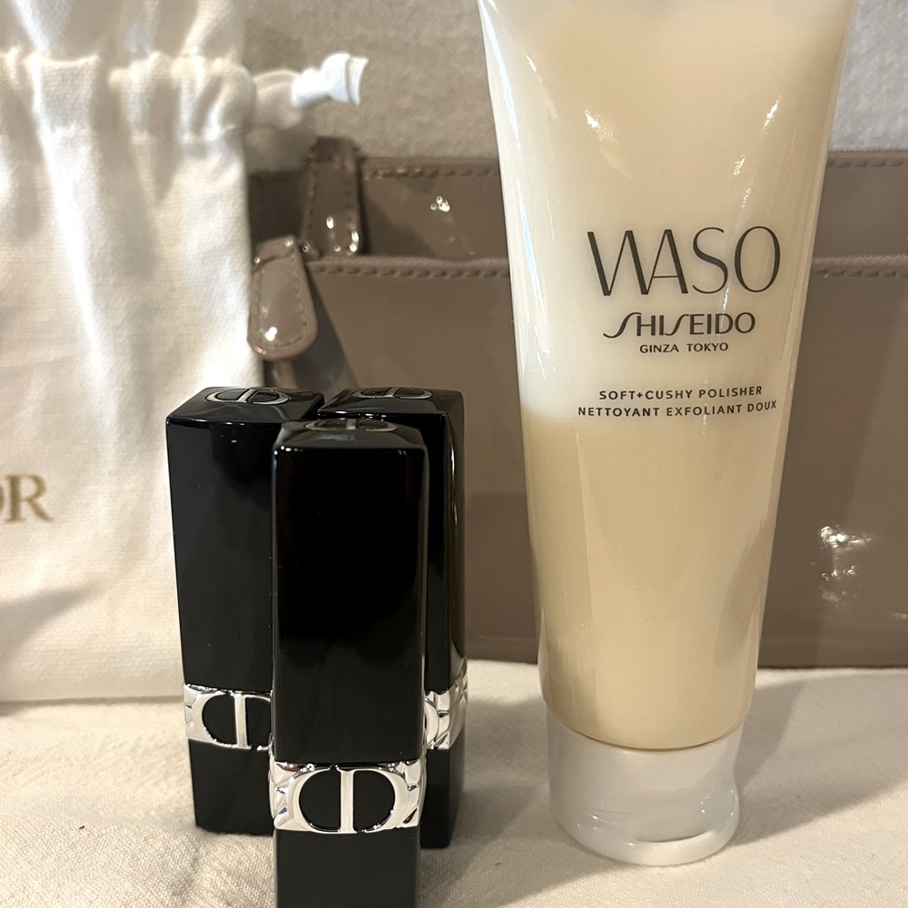 NWT Christian Dior Gigantic Gift Set with Full Size Lipsticks(3) w/ Two Pouches - Picture 4 of 16